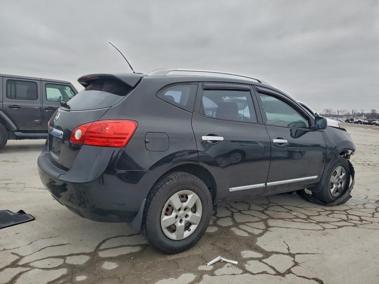 Nissan Rogue S Image 4