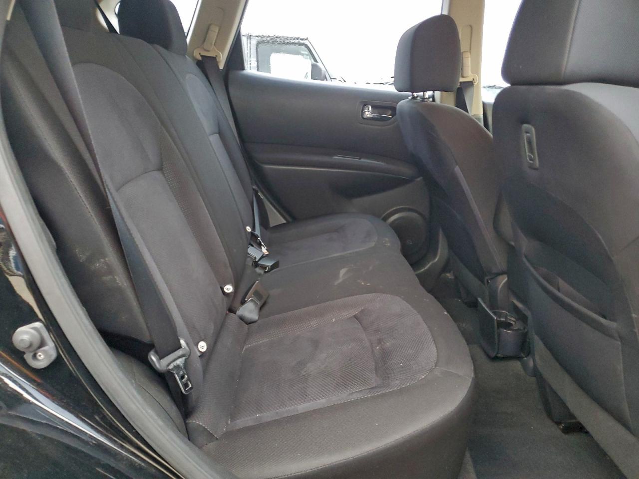 Nissan Rogue S Image 3