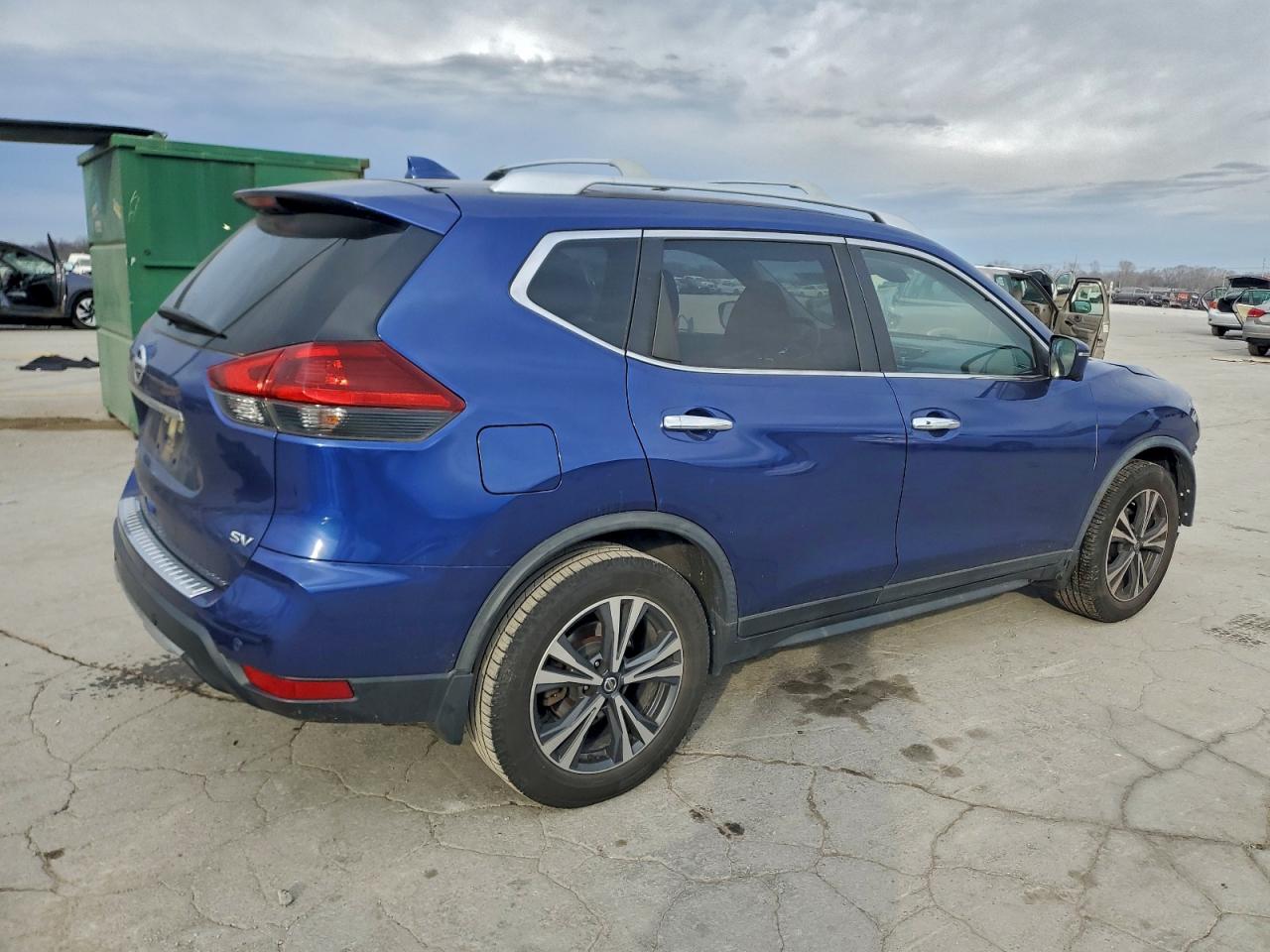 Nissan Rogue S Image 2