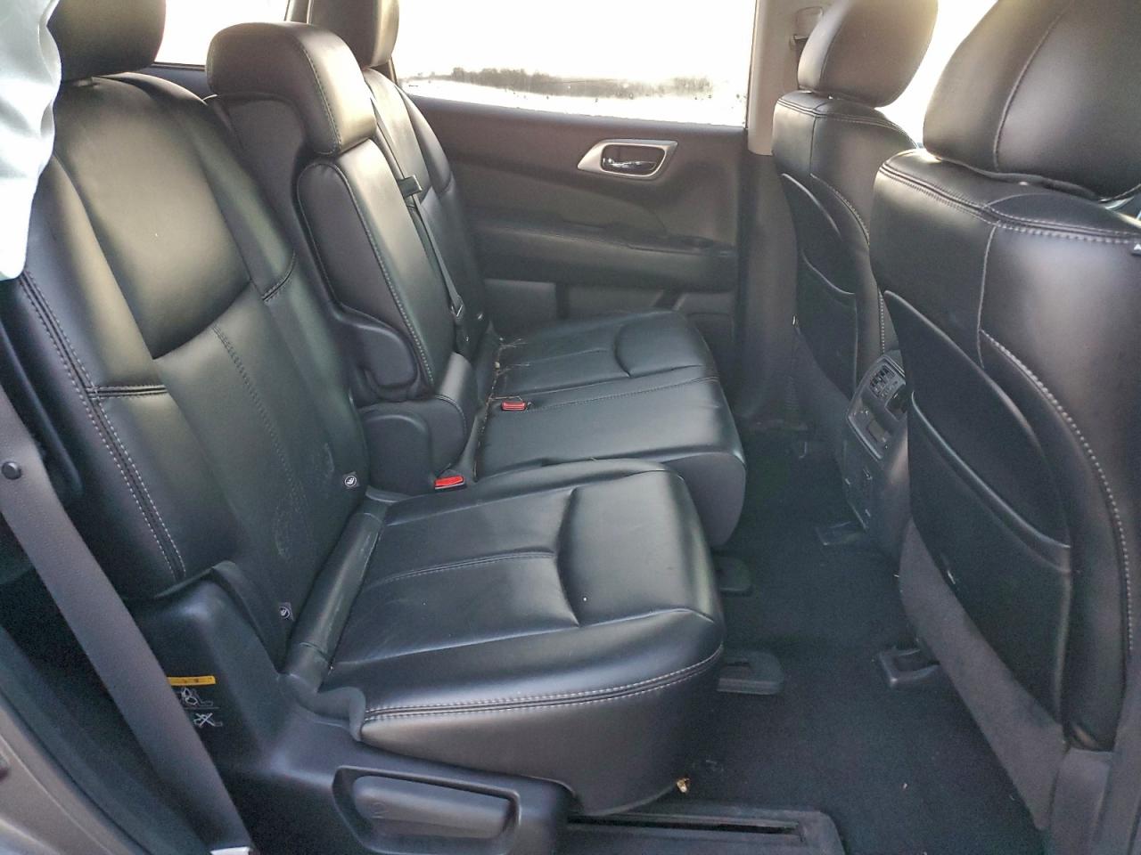 Nissan Pathfinder S Image 6