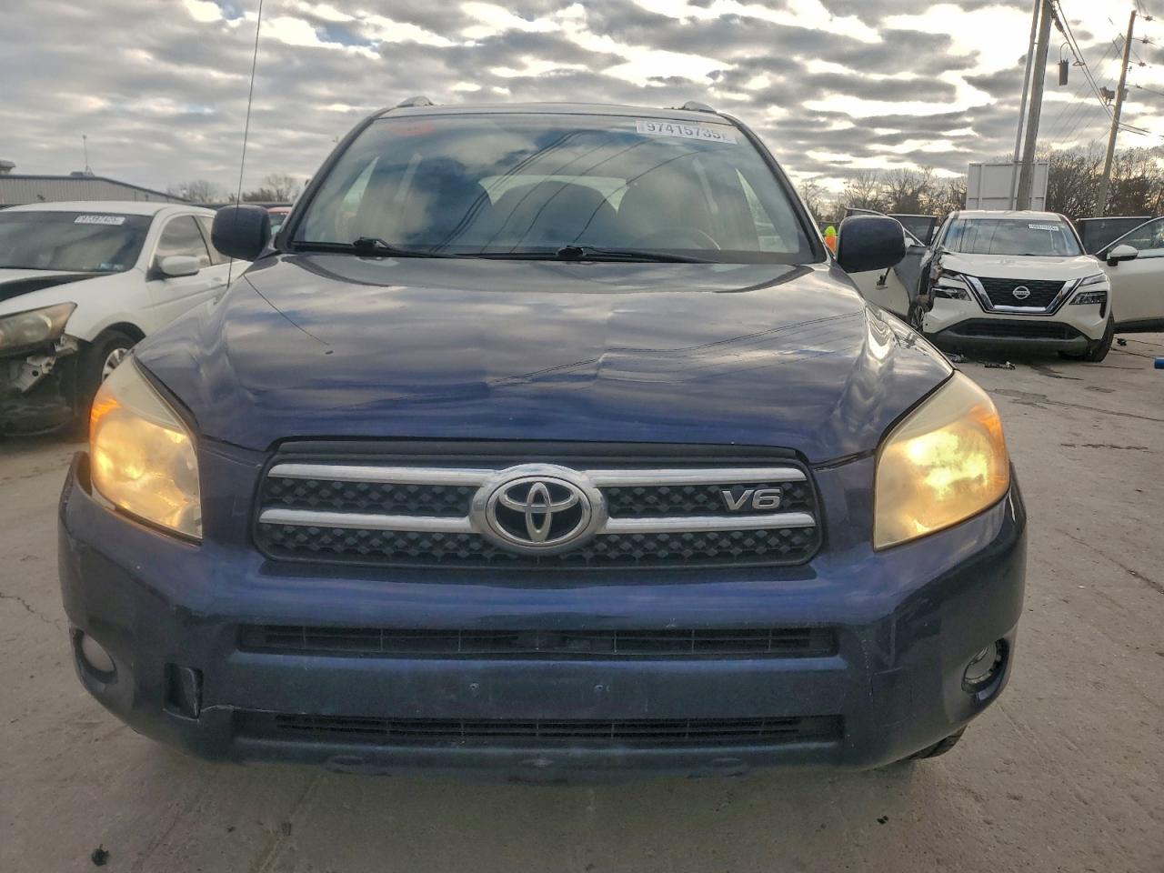 Toyota RAV4 Limited Image 4