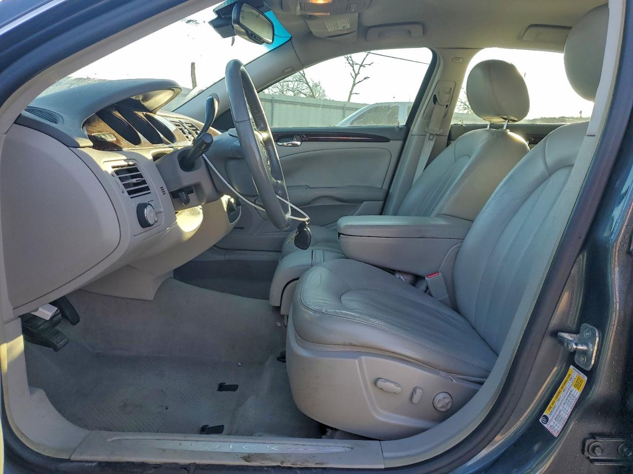 Buick Lucerne Cxl Image 3