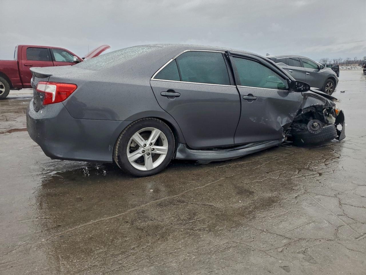 Toyota Camry L Image 4