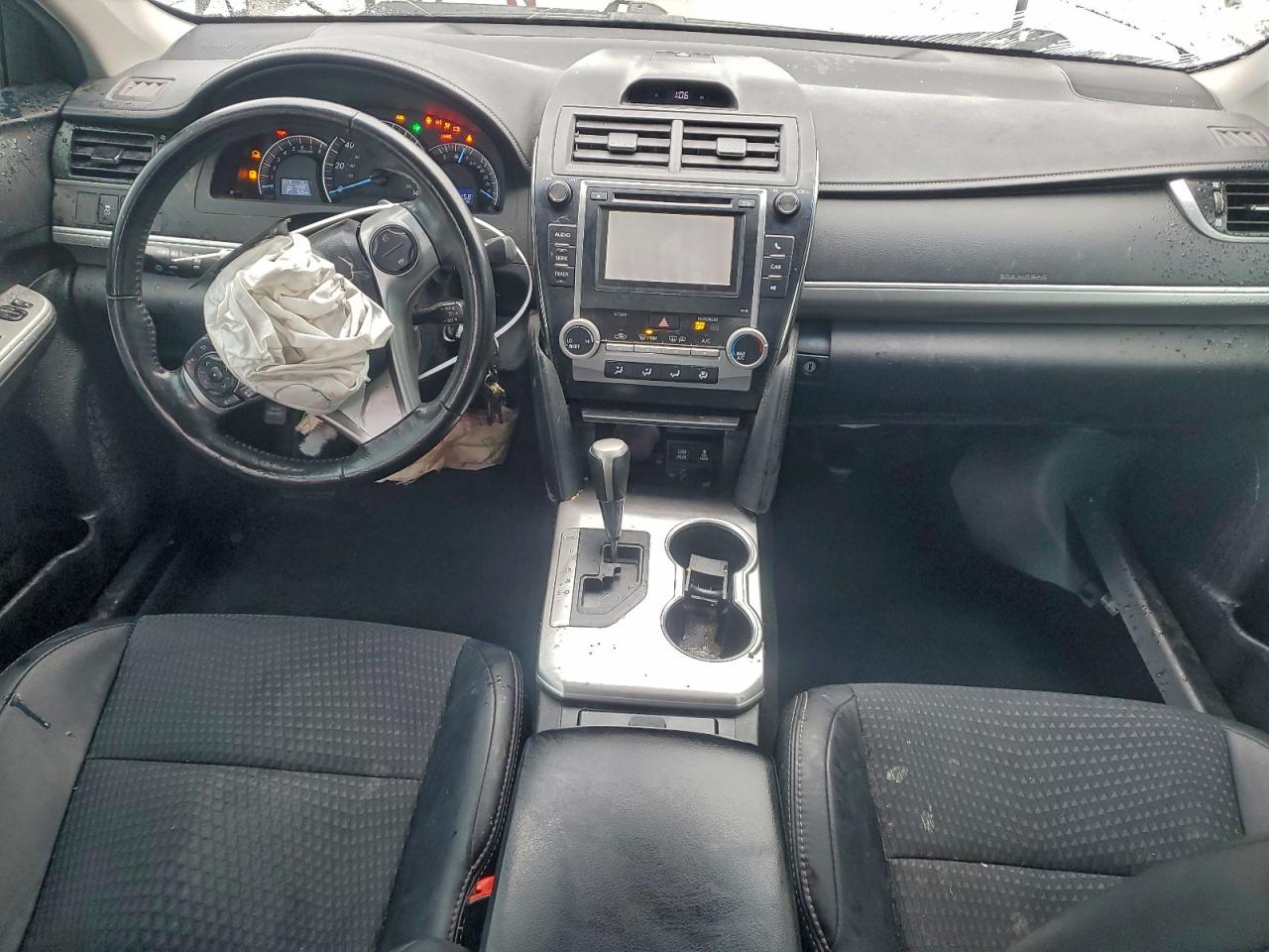 Toyota Camry L Image 9