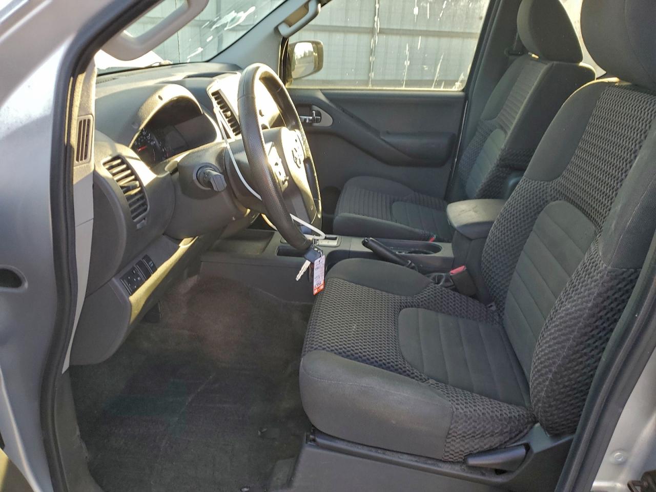 Nissan Frontier Sv Image 4