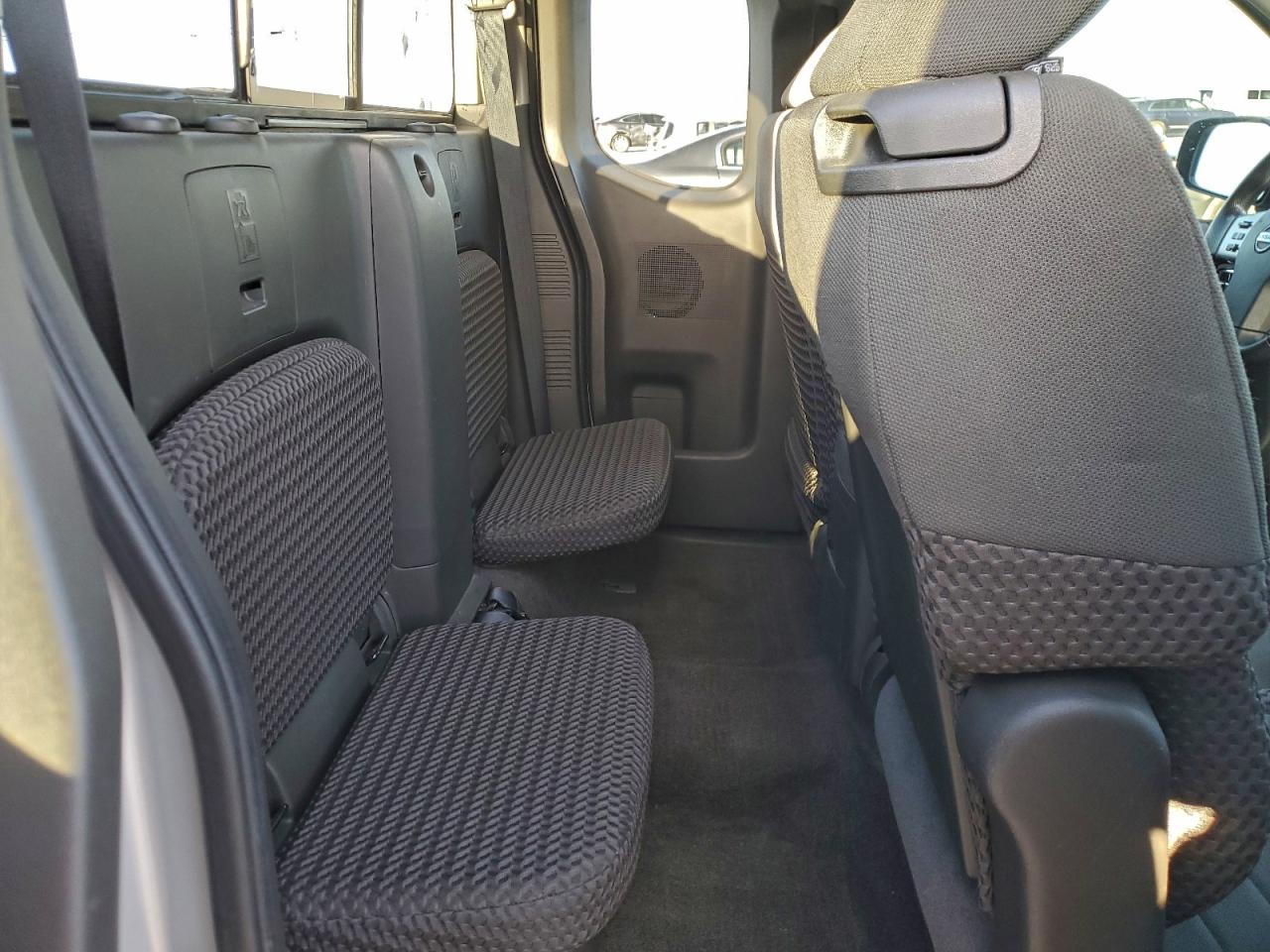 Nissan Frontier Sv Image 12