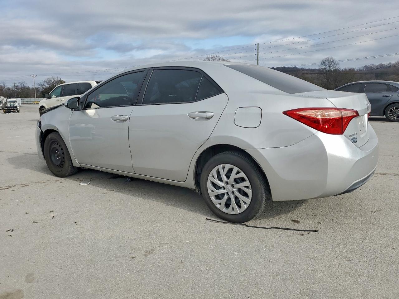 Toyota Corolla L Image 2