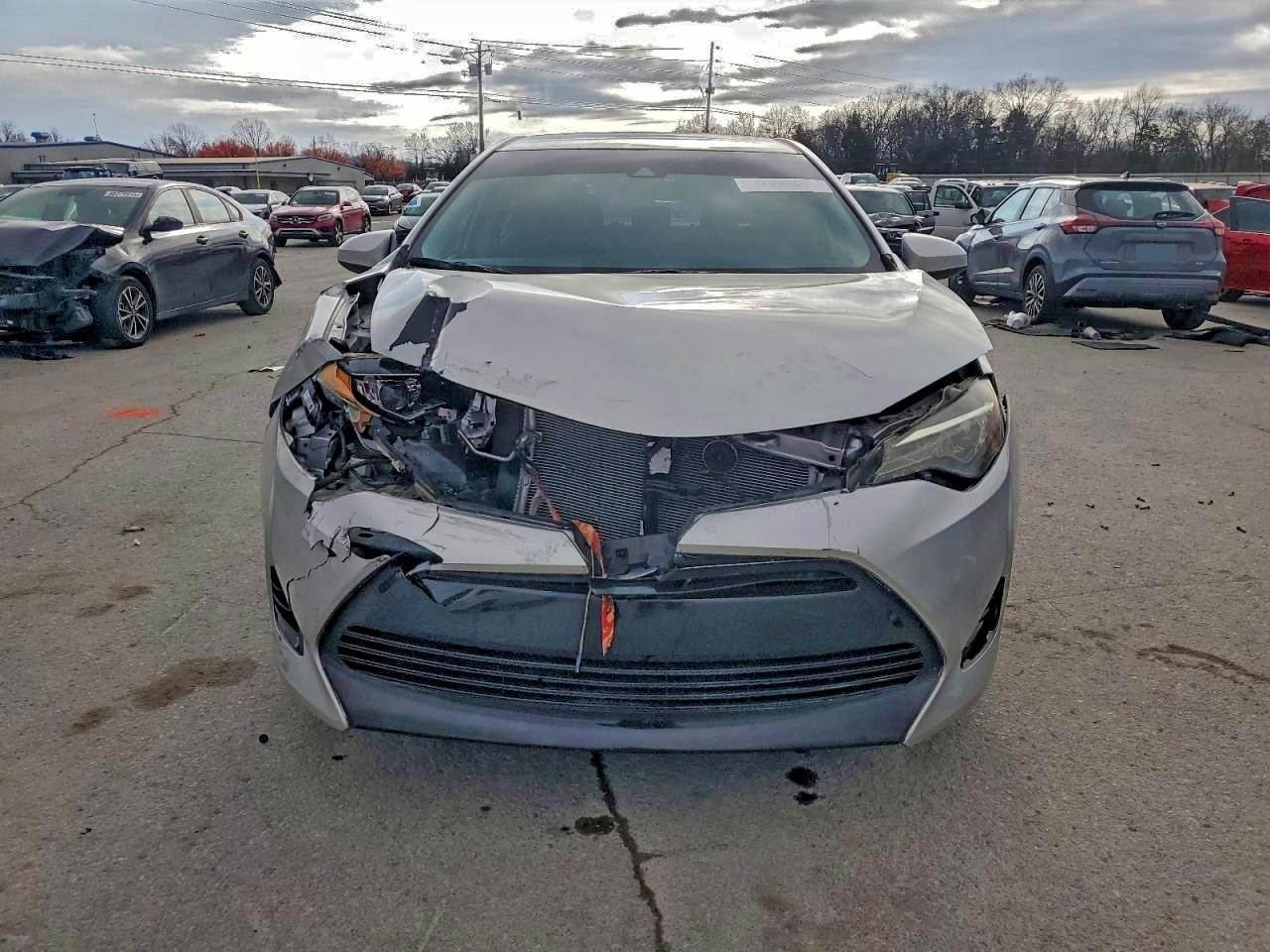 Toyota Corolla L Image 4