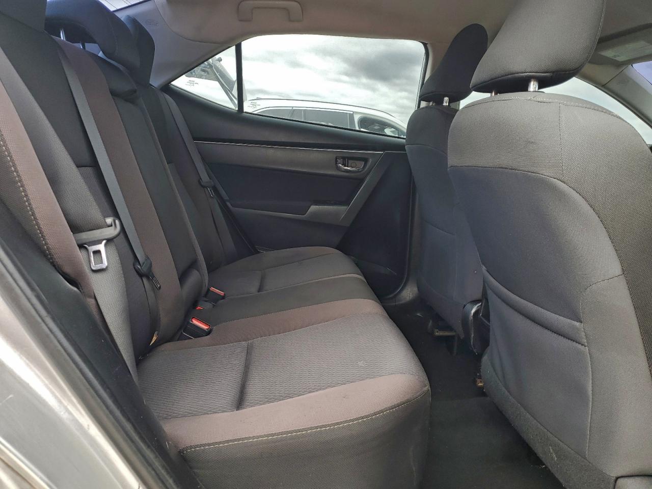 Toyota Corolla L Image 12