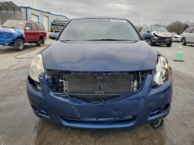 Nissan Altima Base Image 8