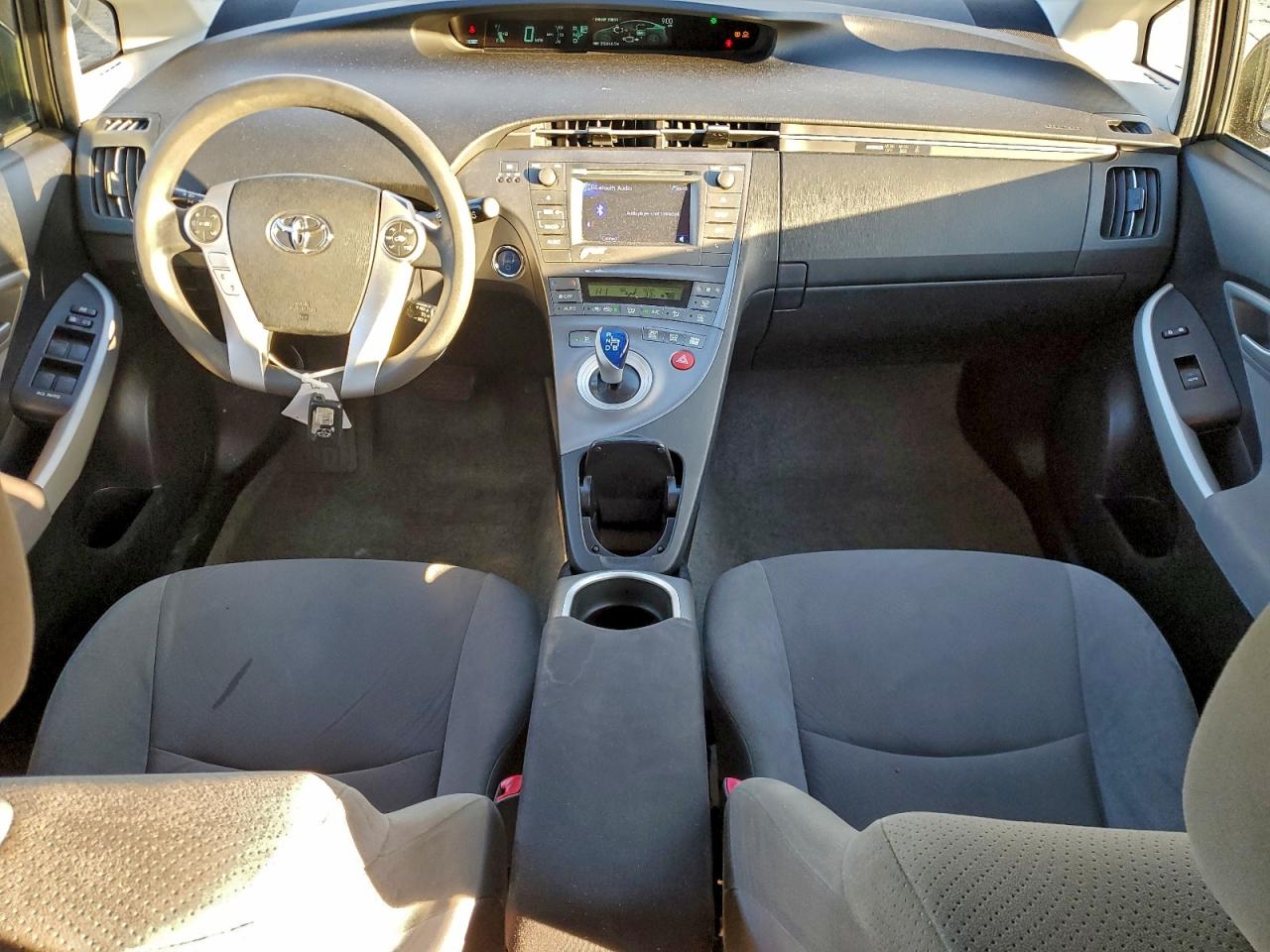 Toyota Prius Image 8