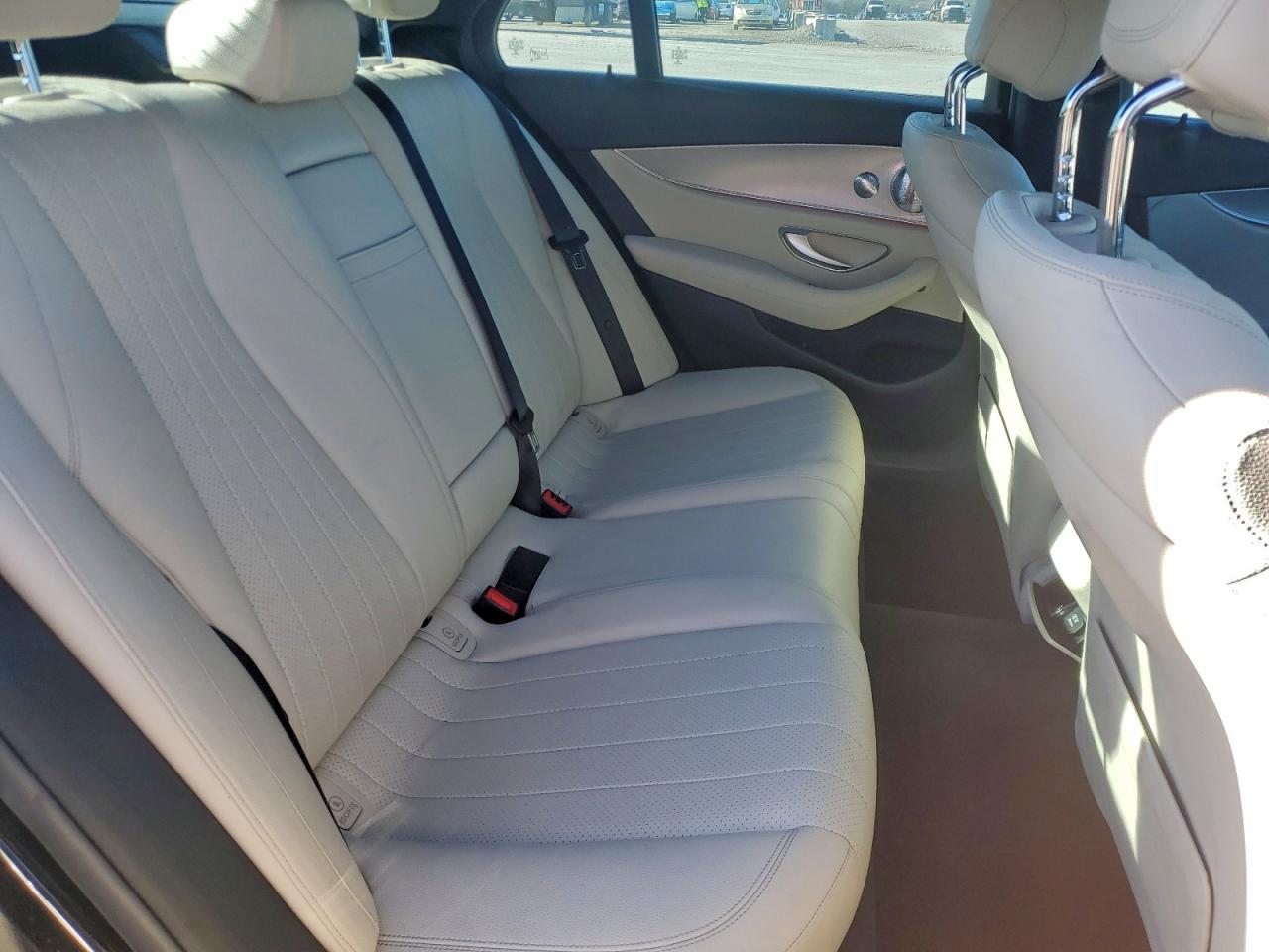 Mercedes-Benz E-Class 300 4matic Image 4