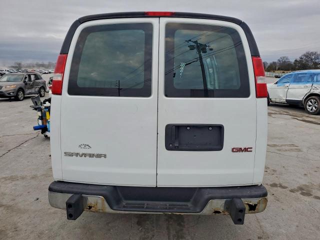 GMC Savana G2500 Image 12