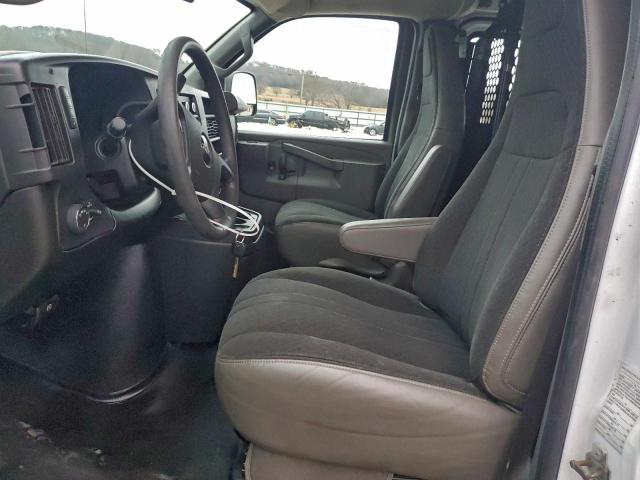 GMC Savana G2500 Image 7