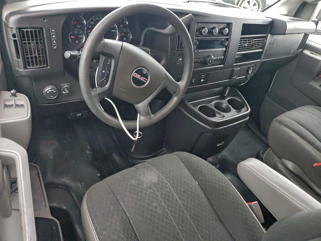 GMC Savana G2500 Image 10