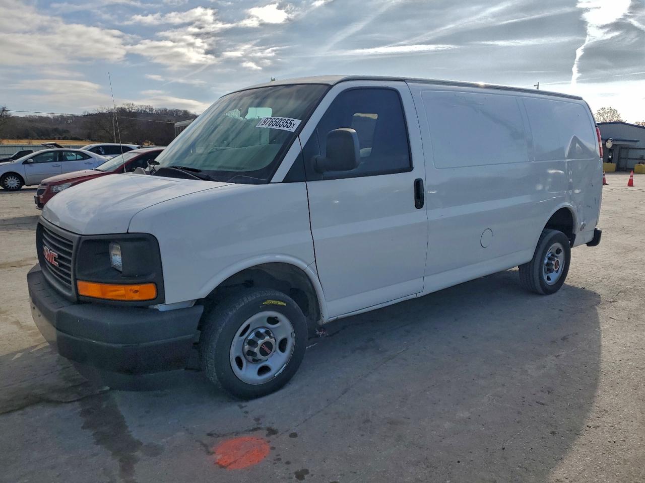 GMC Savana G2500 Image 1