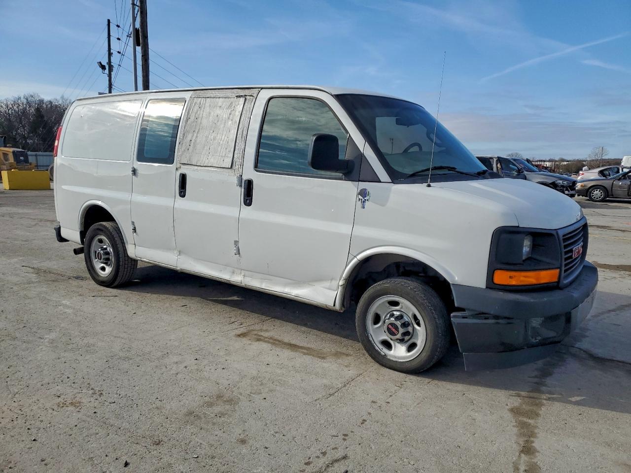 GMC Savana G2500 Image 13