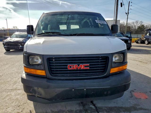 GMC Savana G2500 Image 3