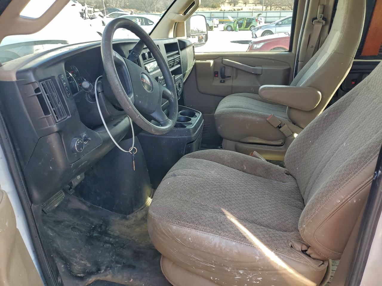 GMC Savana G2500 Image 4