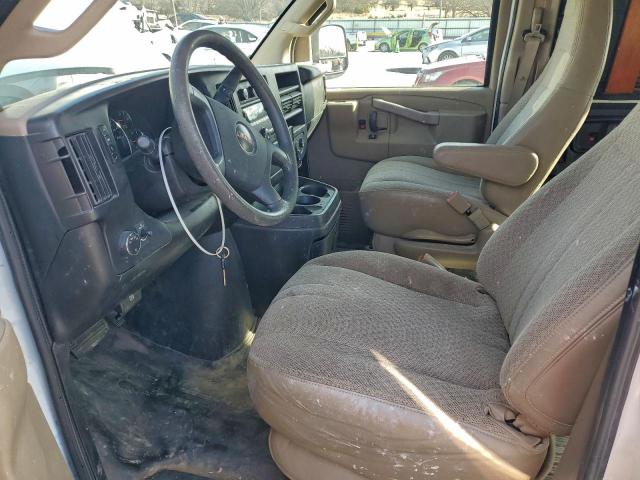 GMC Savana G2500 Image 4