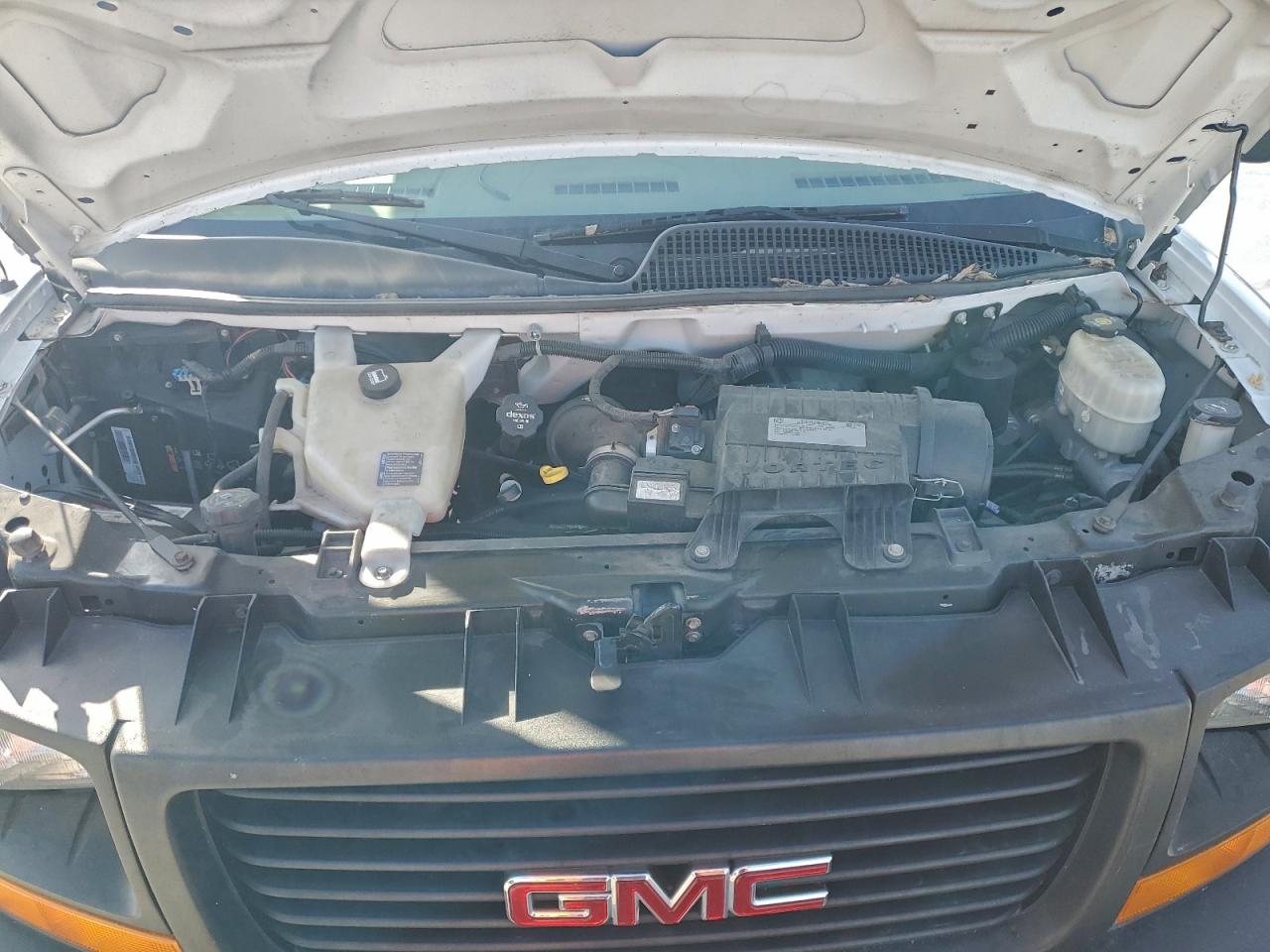 GMC Savana G2500 Image 5