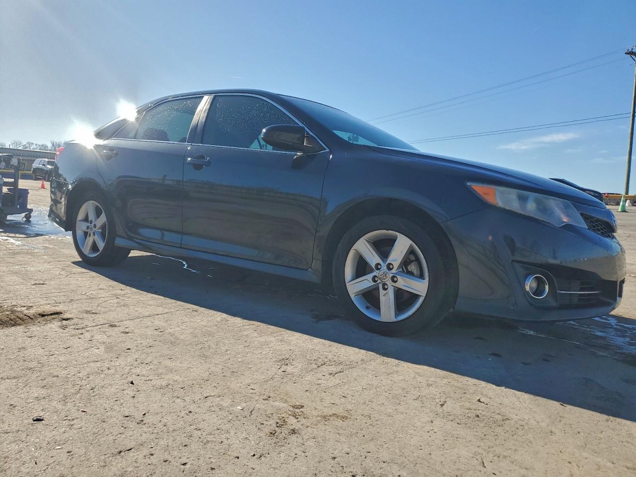 Toyota Camry L Image 3