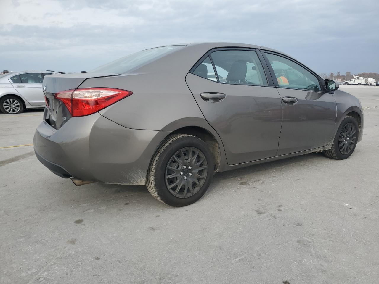 Toyota Corolla L Image 2