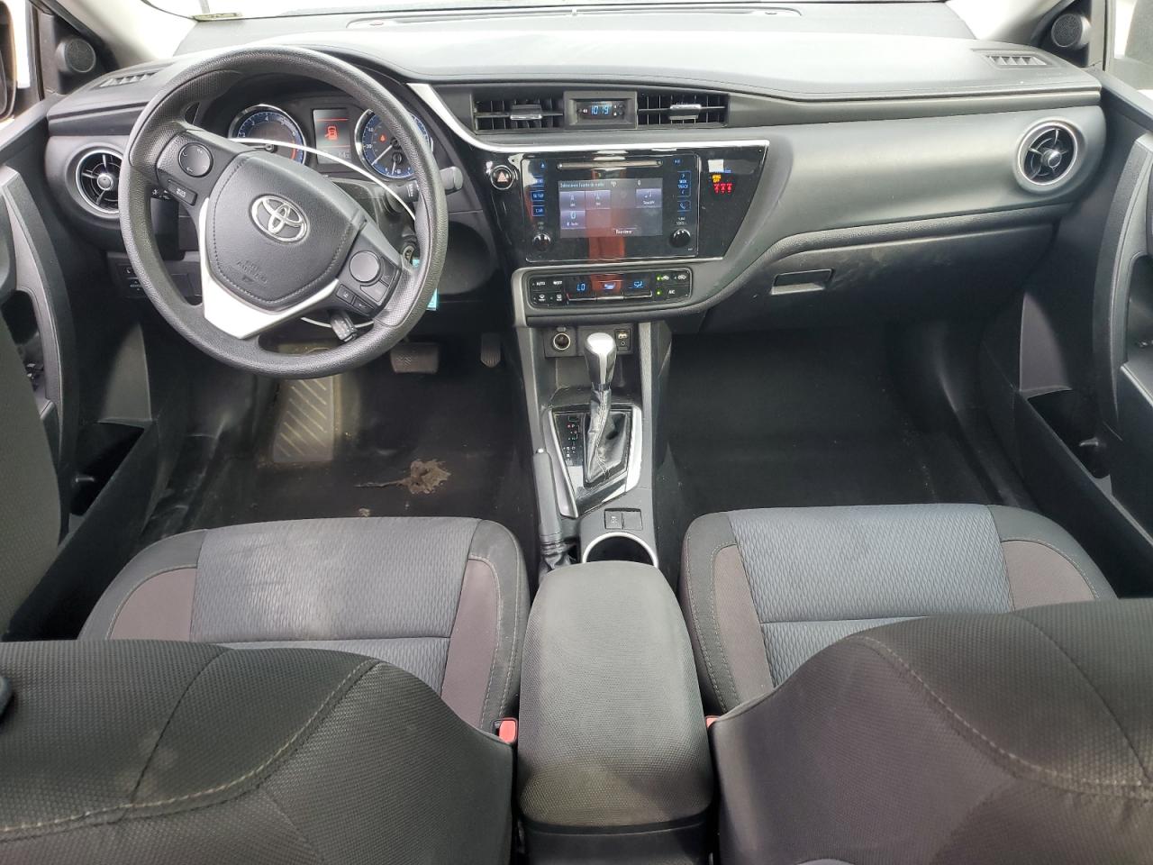 Toyota Corolla L Image 6