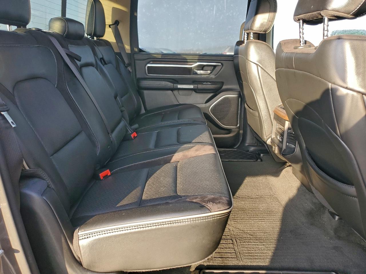 Ram 1500 Laramie Image 8