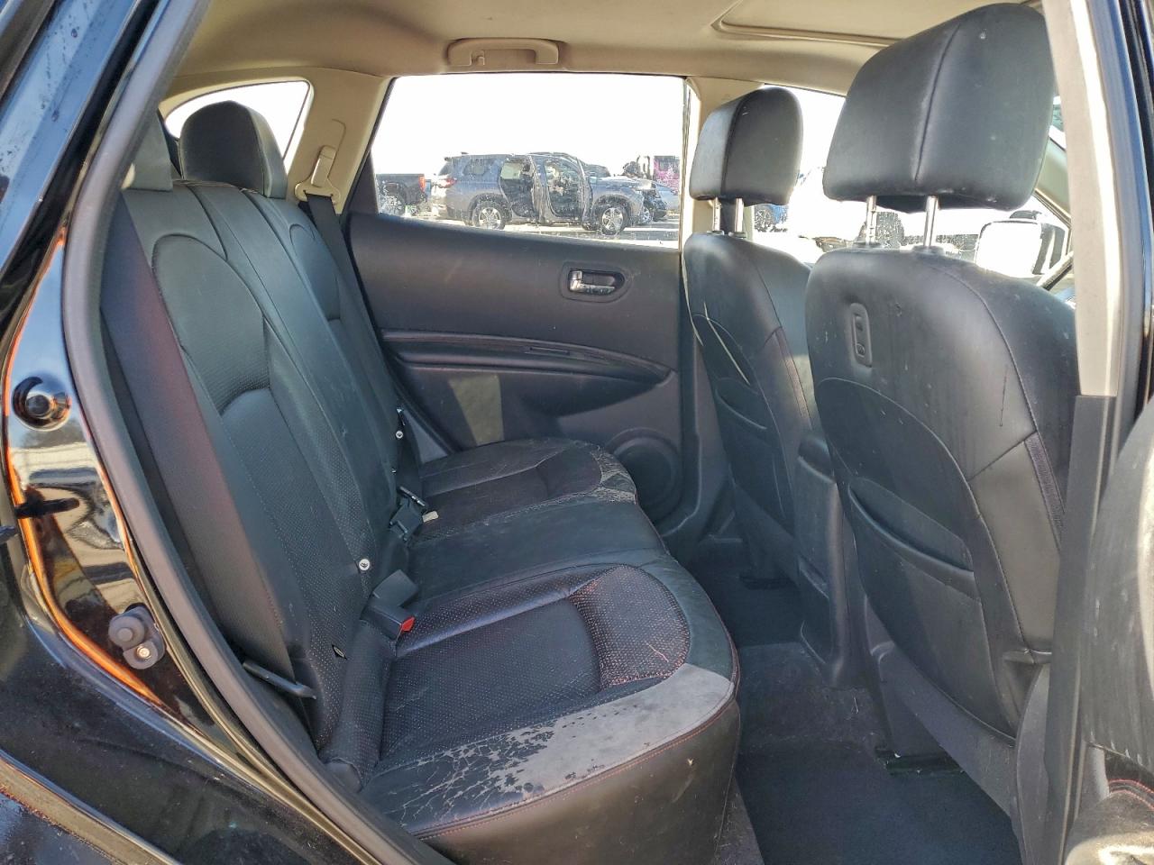 Nissan Rogue S Image 2