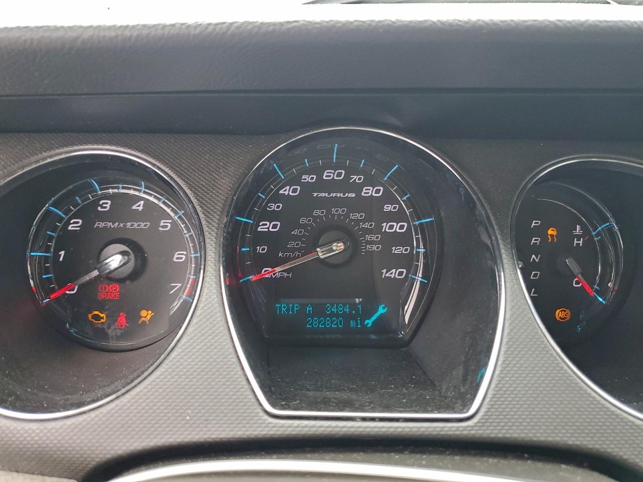 Ford Taurus Se Image 10