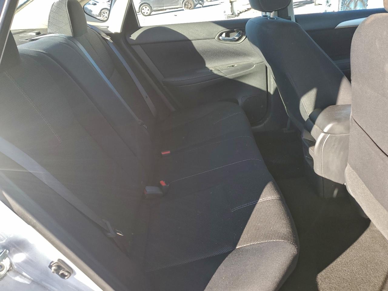 Nissan Sentra S Image 9