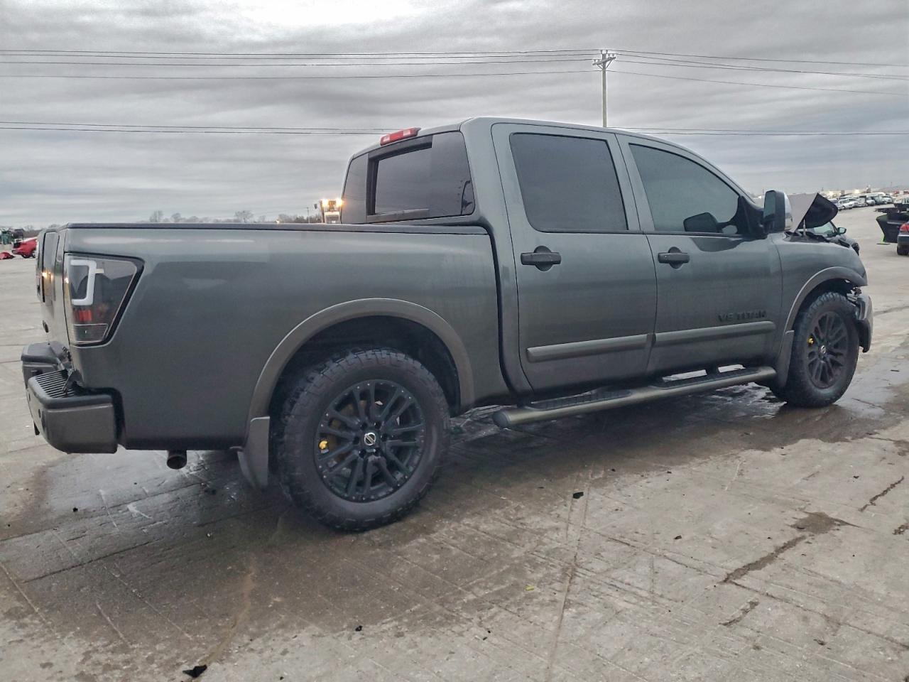 Nissan Titan Xe Image 8