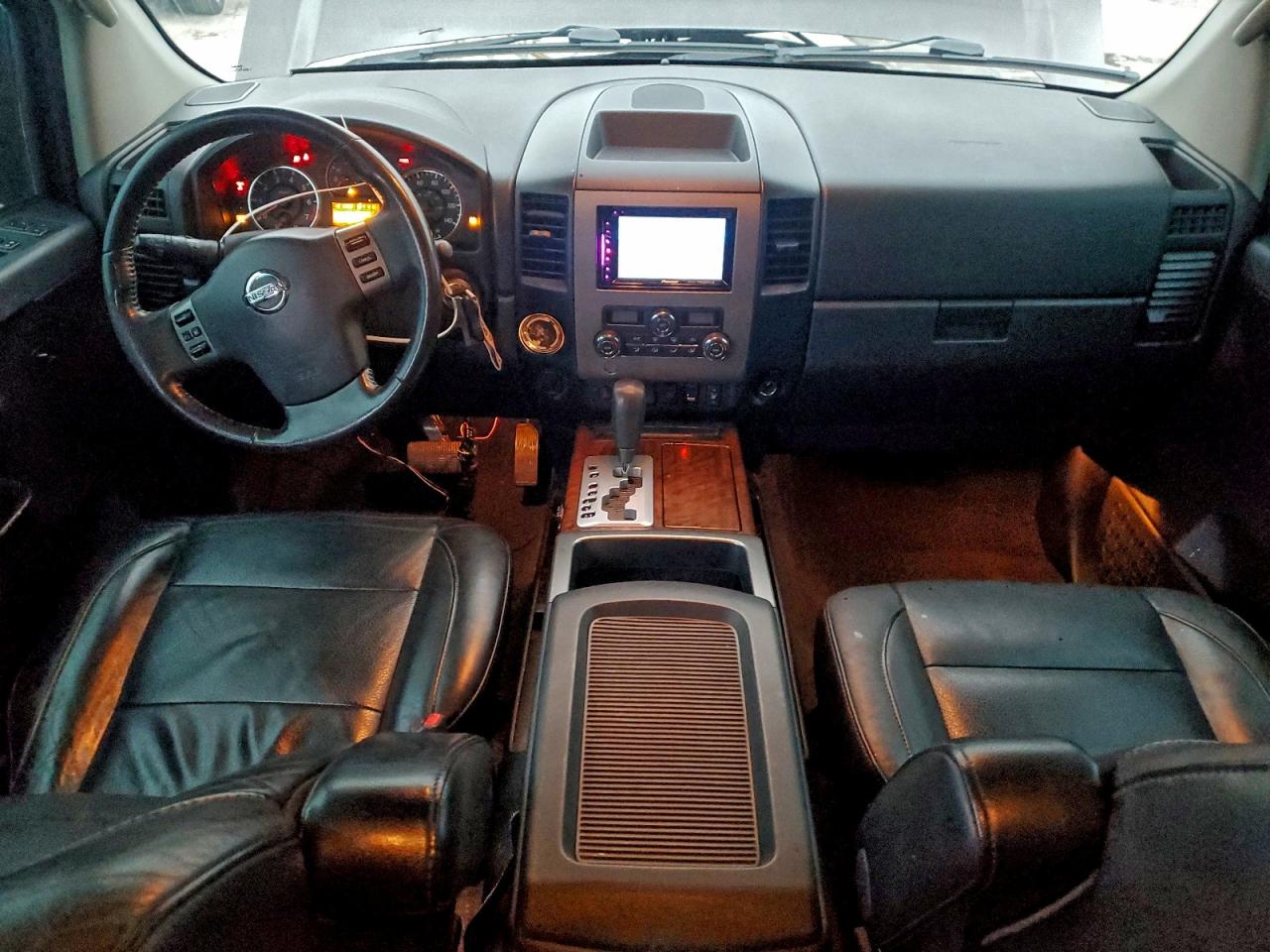 Nissan Titan Xe Image 7