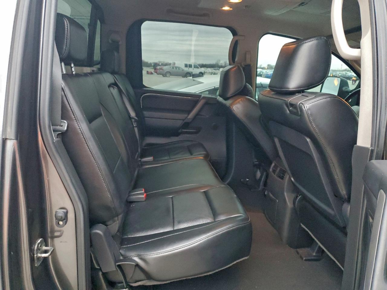 Nissan Titan Xe Image 12