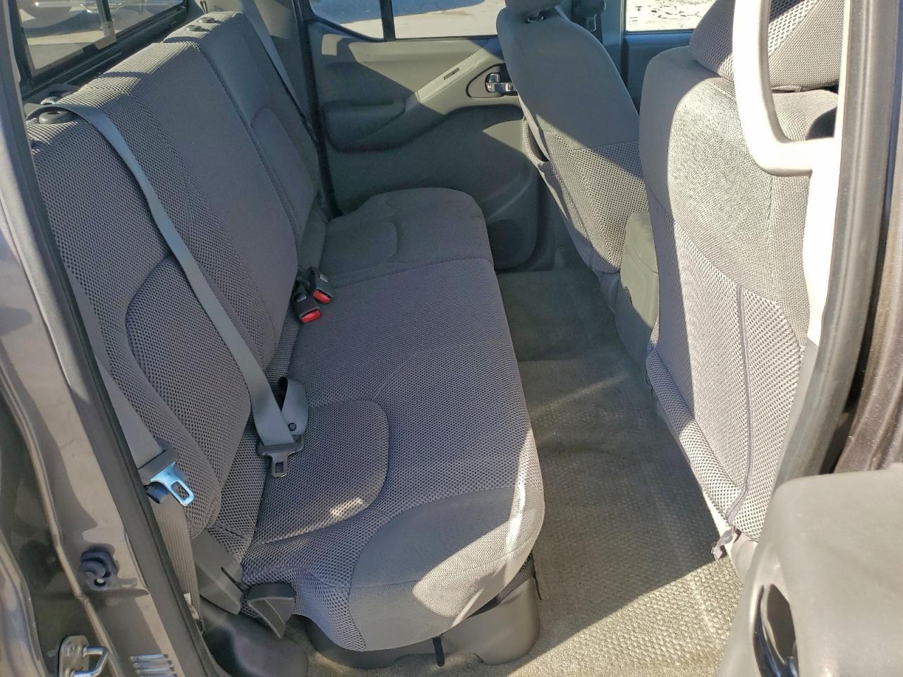 Nissan Frontier S Image 12