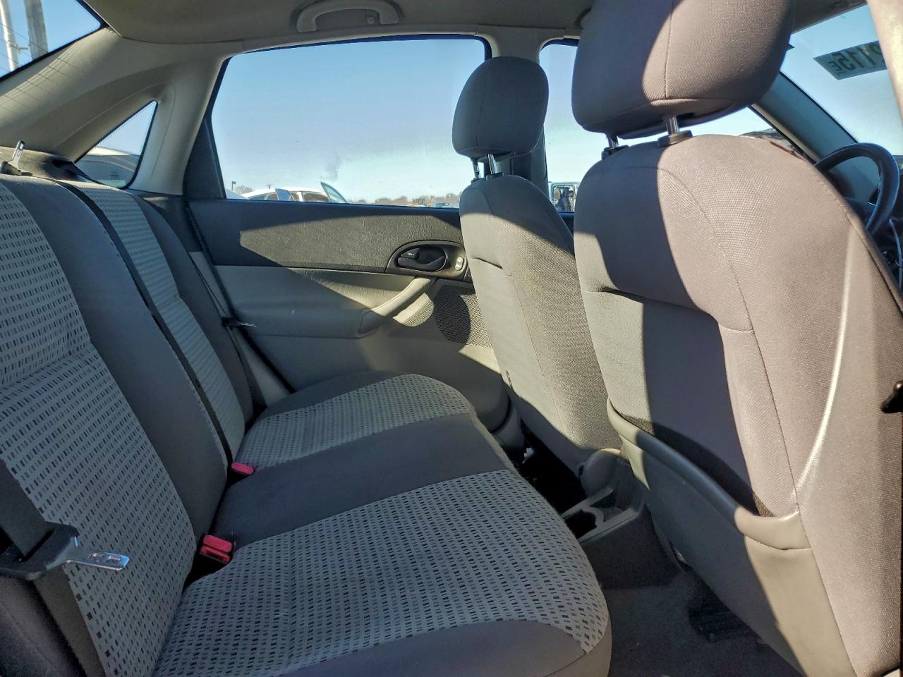 Ford Focus Zx4 Image 9