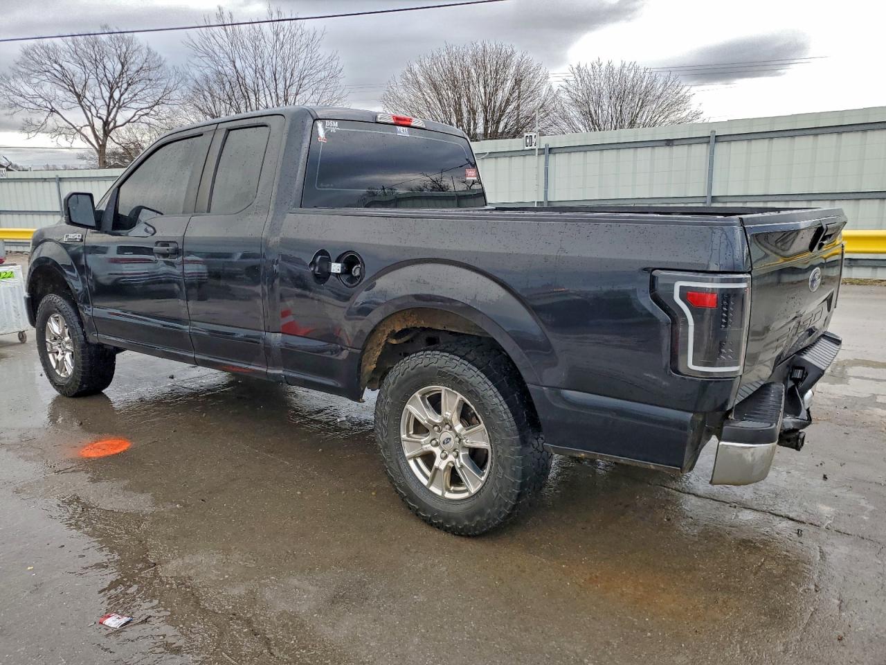 Ford F-150 Super Cab Image 5