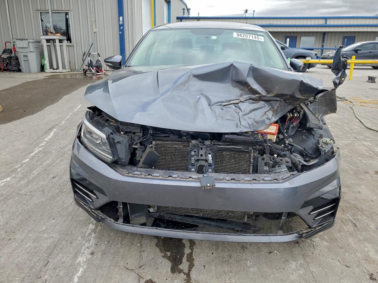 Volkswagen Passat R-line Image 12