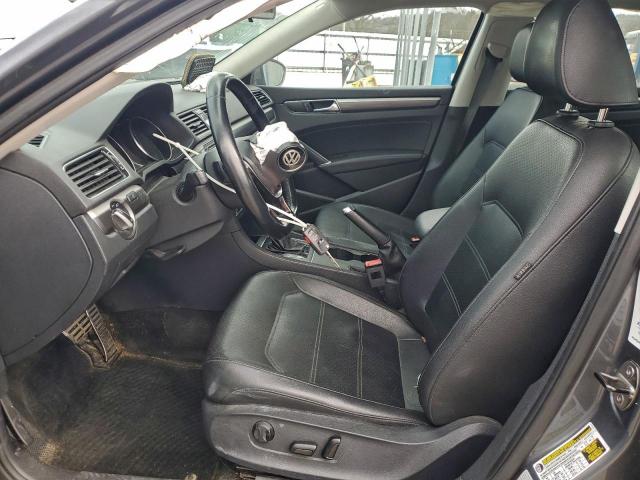 Volkswagen Passat R-line Image 8