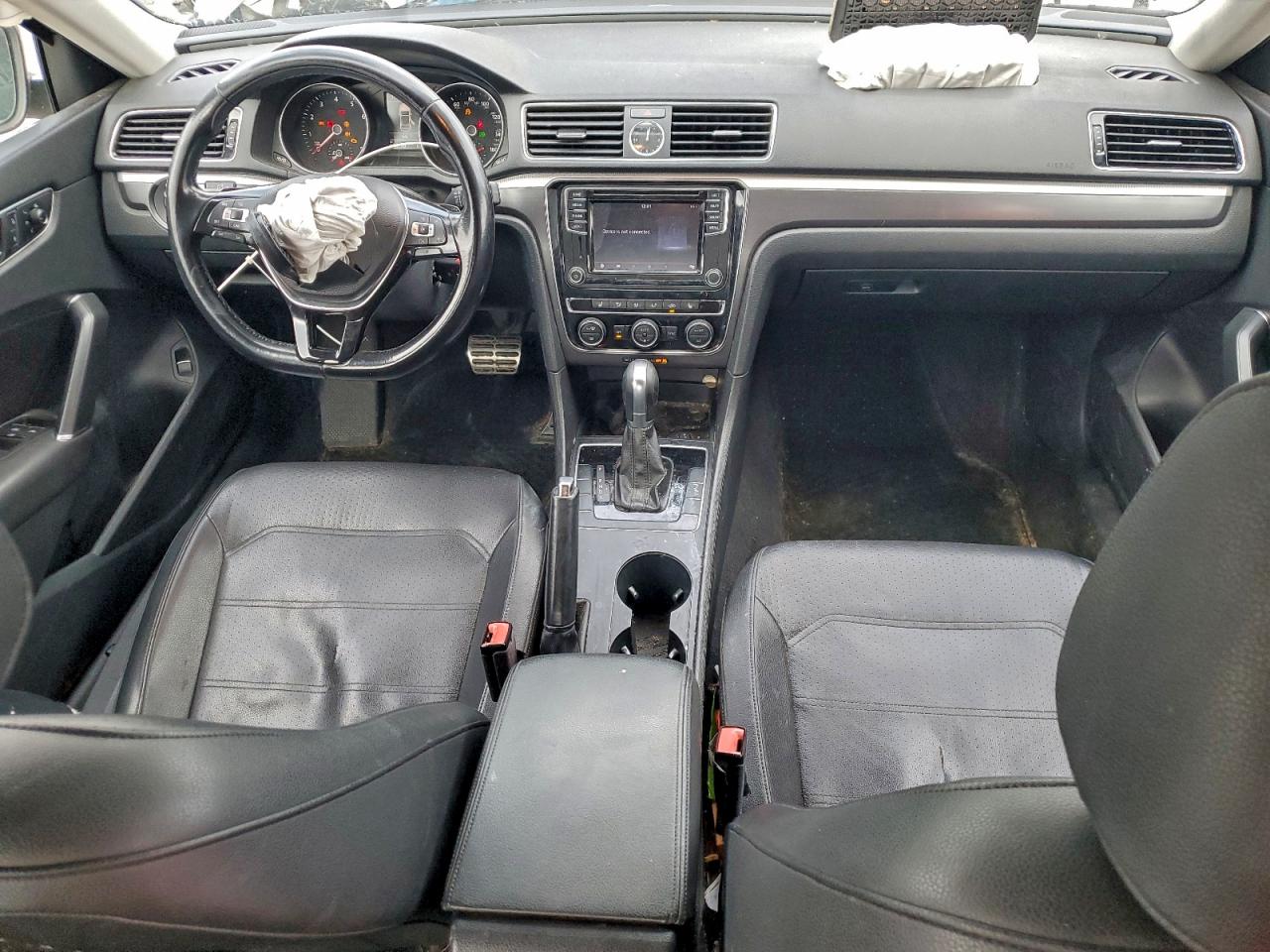 Volkswagen Passat R-line Image 5