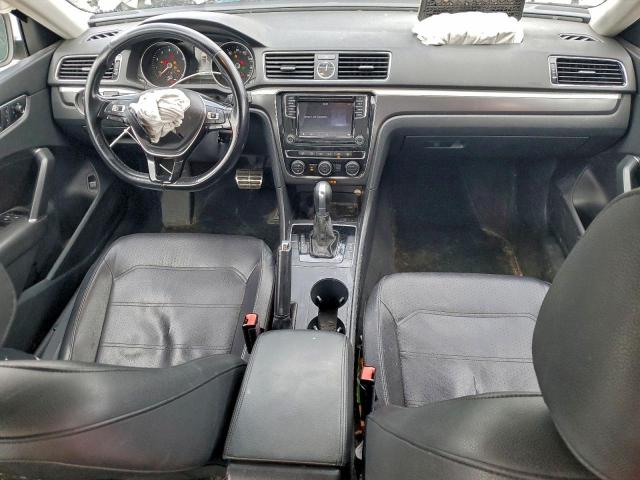 Volkswagen Passat R-line Image 5