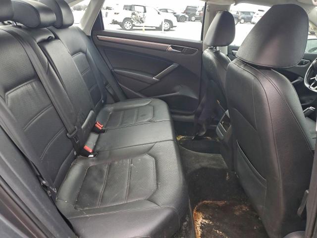 Volkswagen Passat R-line Image 10