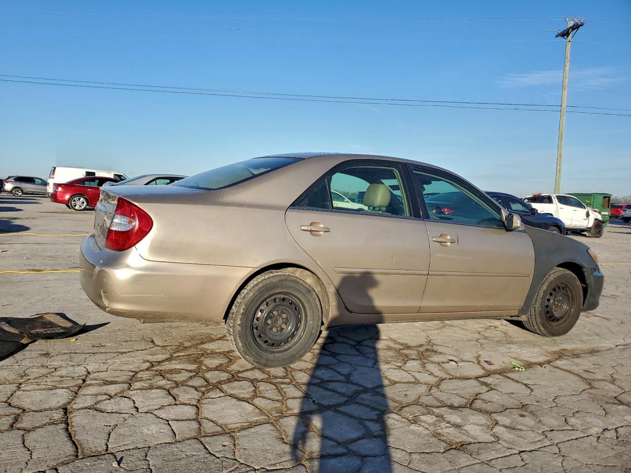 Toyota Camry Le Image 5