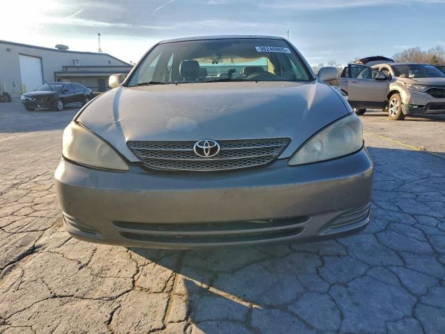 Toyota Camry Le Image 8