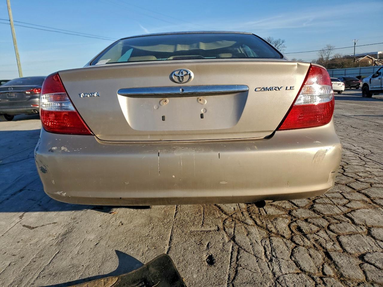 Toyota Camry Le Image 9