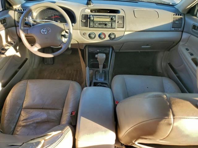 Toyota Camry Le Image 12
