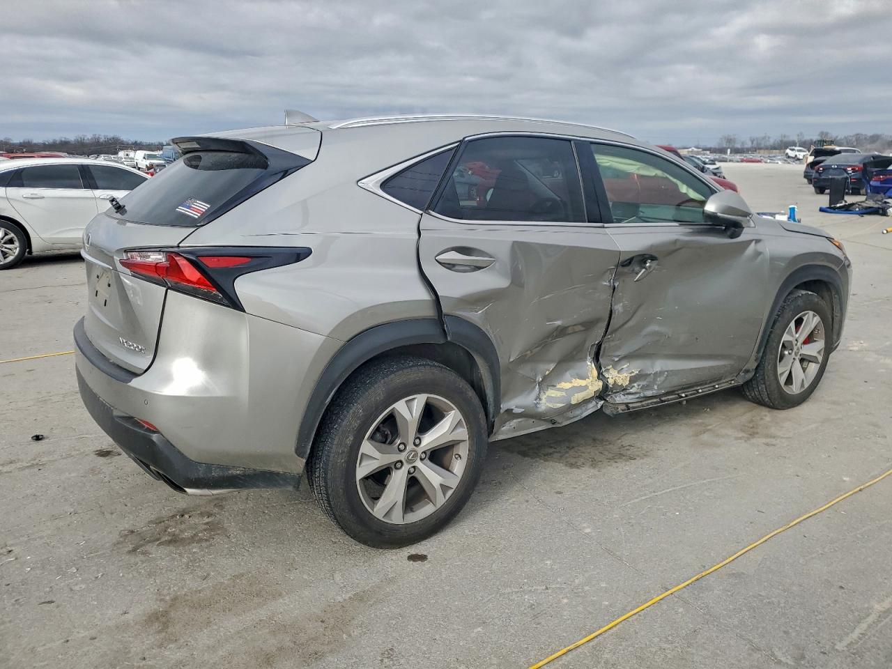 Lexus NX 200t Base Image 6