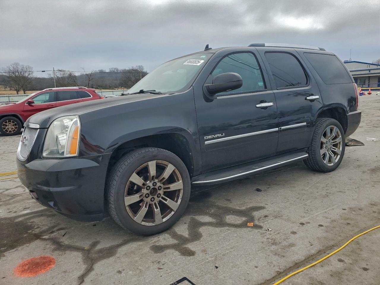 GMC Yukon Denali Image 1