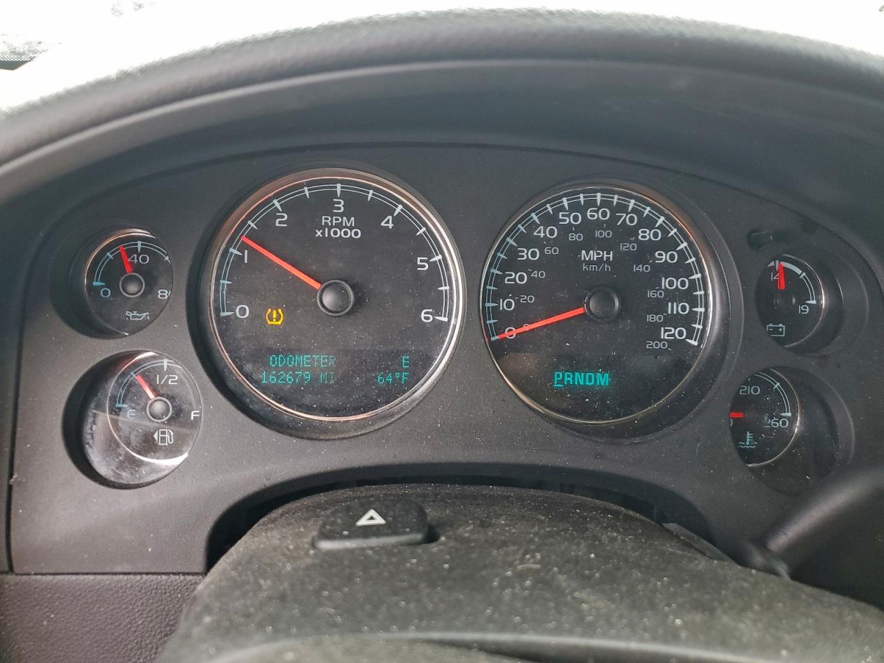 GMC Yukon Denali Image 4